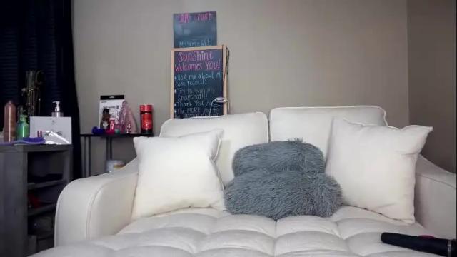 Image 2 of rayofsunshine_21 Stream on Chaturbate on 3 months ago