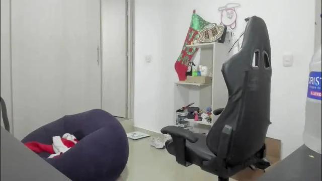 Image 12 of rea_winry Stream on Chaturbate on 8 days ago