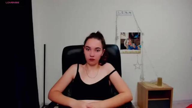 Image 4 of real_little_fox Stream on Chaturbate on 17 months ago