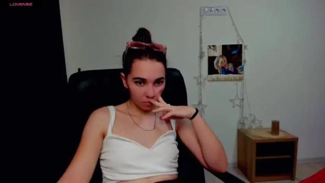 Image 3 of real_little_fox Stream on Chaturbate on 17 months ago