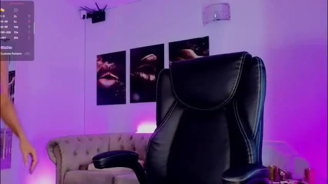 Image 4 of realalinacruz Stream on Chaturbate on 2 months ago