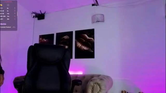 Image 2 of realalinacruz Stream on Chaturbate on 2 months ago