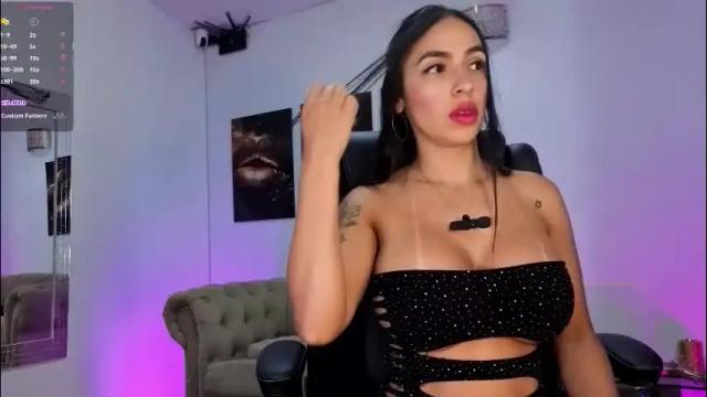 Image 7 of realalinacruz Stream on Chaturbate on 2 months ago