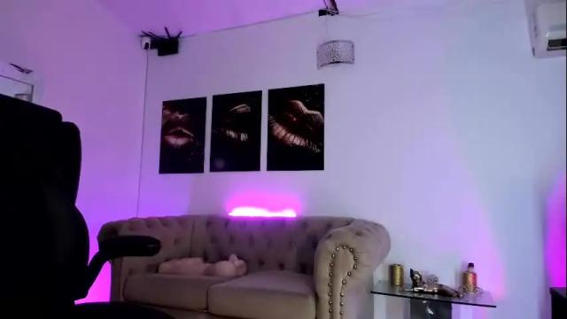 Image 10 of realalinacruz Stream on Chaturbate on 1 month ago