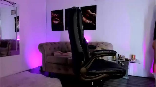 Image 8 of realalinacruz Stream on Chaturbate on 1 month ago