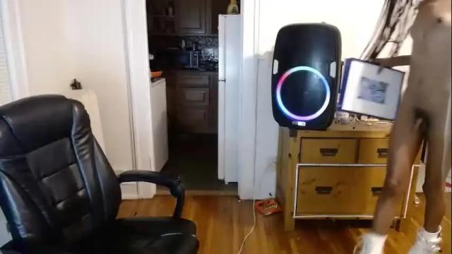 Image 8 of realdrewreynolds Stream on Chaturbate on 15 months ago
