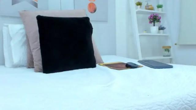 Image 2 of rebeca_loos Stream on Chaturbate on 19 months ago