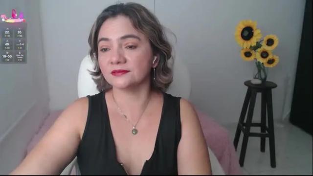 Image 10 of rebeca_milf Stream on Chaturbate on 1 month ago