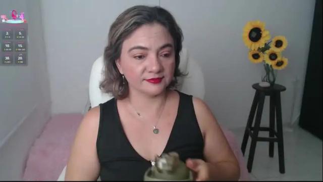 Image 2 of rebeca_milf Stream on Chaturbate on 1 month ago