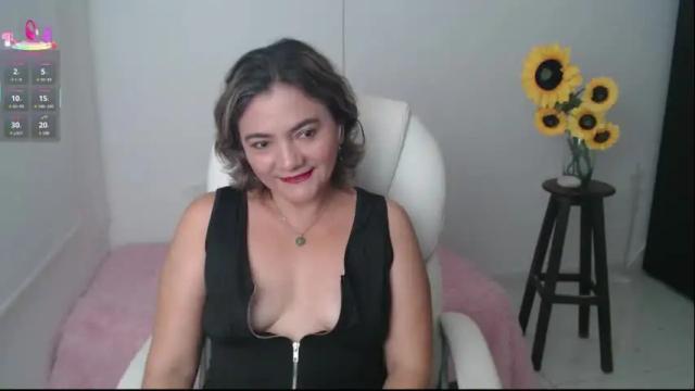 Image 4 of rebeca_milf Stream on Chaturbate on 1 month ago