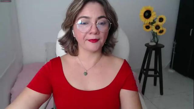 Image 11 of rebeca_milf Stream on Chaturbate on 1 month ago
