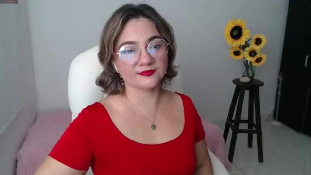 Image 2 of rebeca_milf Stream on Chaturbate on 1 month ago