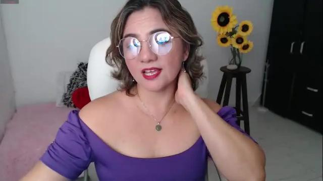 Image 2 of rebeca_milf Stream on Chaturbate on 1 month ago