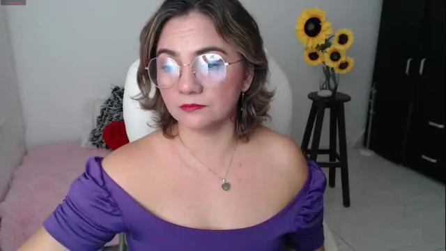Image 4 of rebeca_milf Stream on Chaturbate on 1 month ago