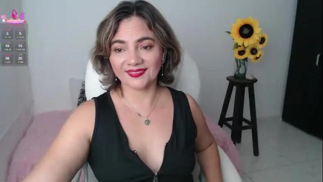 Image 10 of rebeca_milf Stream on Chaturbate on 1 month ago