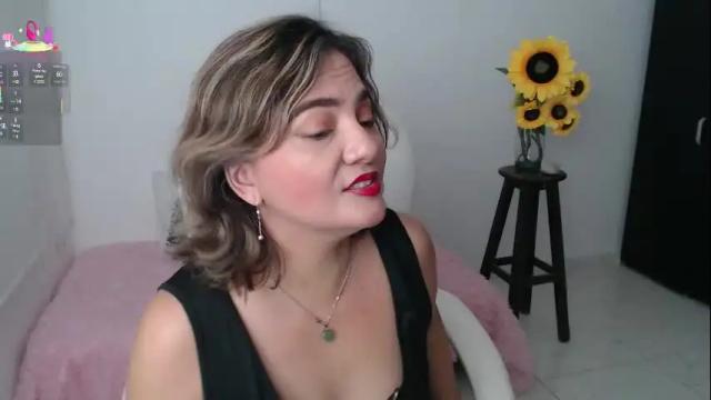 Image 11 of rebeca_milf Stream on Chaturbate on 1 month ago