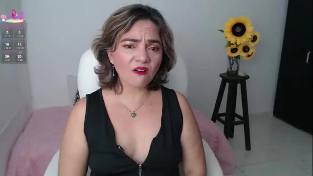 Image 12 of rebeca_milf Stream on Chaturbate on 1 month ago