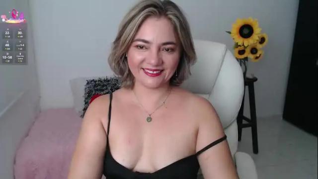 Image 12 of rebeca_milf Stream on Chaturbate on 1 month ago