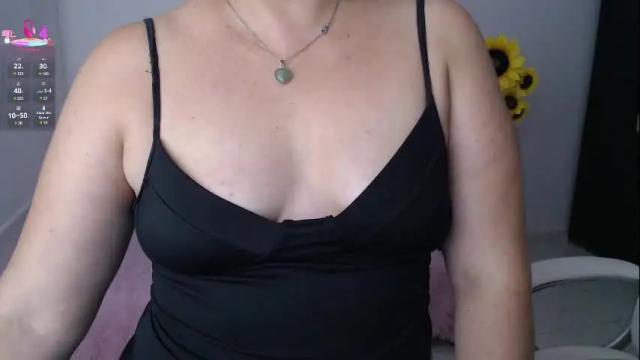 Image 2 of rebeca_milf Stream on Chaturbate on 1 month ago