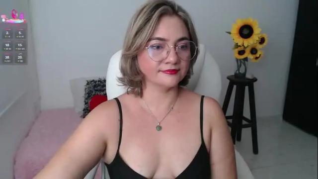 Image 4 of rebeca_milf Stream on Chaturbate on 1 month ago