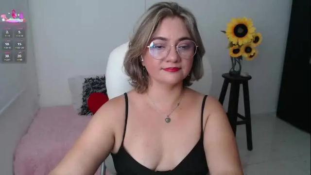 Image 8 of rebeca_milf Stream on Chaturbate on 1 month ago