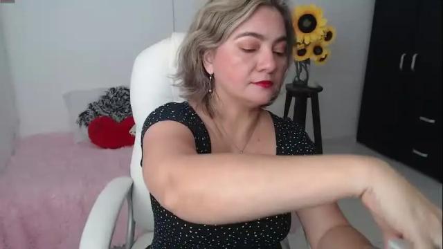 Image 3 of rebeca_milf Stream on Chaturbate on 1 month ago