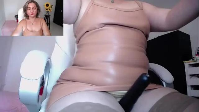 Image 10 of rebeca_milf Stream on Chaturbate on 25 days ago