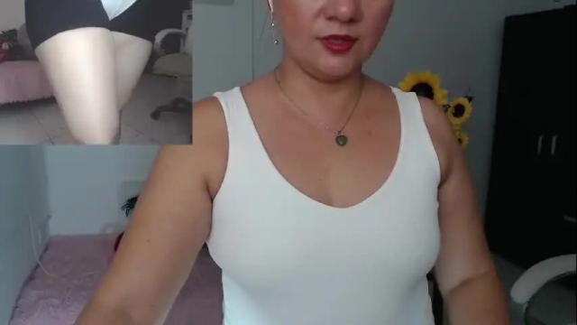 Image 2 of rebeca_milf Stream on Chaturbate on 23 days ago