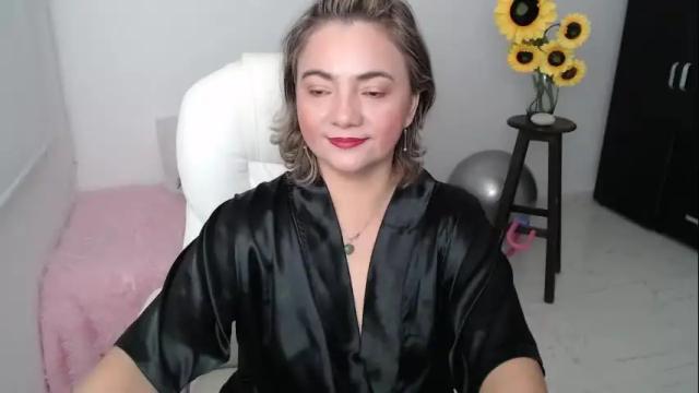 Image 8 of rebeca_milf Stream on Chaturbate on 16 days ago