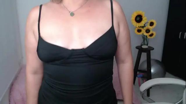 Image 7 of rebeca_milf Stream on Chaturbate on 15 days ago