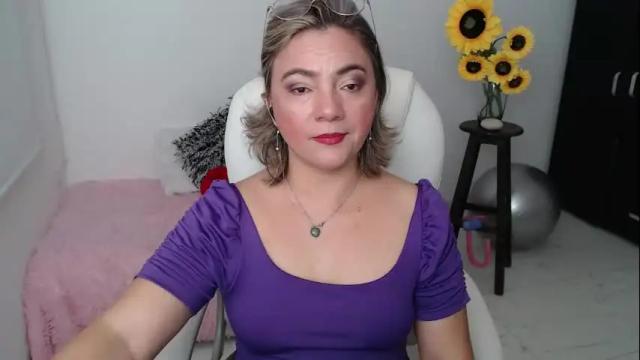 Image 3 of rebeca_milf Stream on Chaturbate on 14 days ago