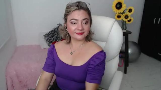 Image 4 of rebeca_milf Stream on Chaturbate on 14 days ago