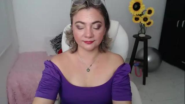 Image 7 of rebeca_milf Stream on Chaturbate on 14 days ago