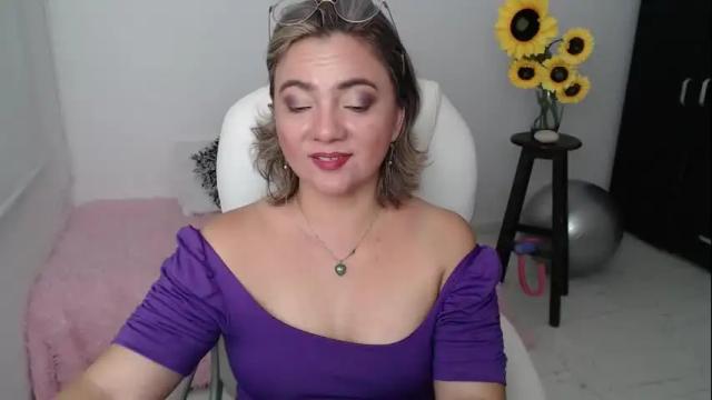 Image 8 of rebeca_milf Stream on Chaturbate on 14 days ago