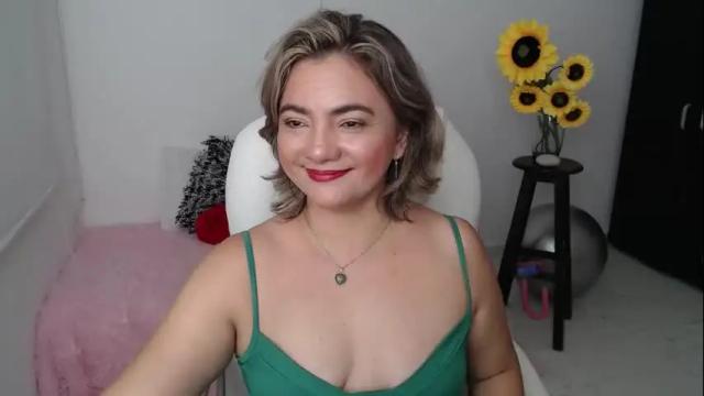 Image 12 of rebeca_milf Stream on Chaturbate on 19 days ago