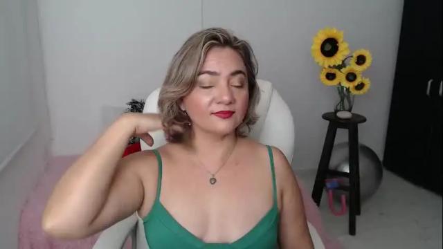 Image 7 of rebeca_milf Stream on Chaturbate on 19 days ago