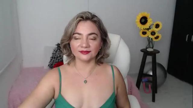 Image 8 of rebeca_milf Stream on Chaturbate on 19 days ago