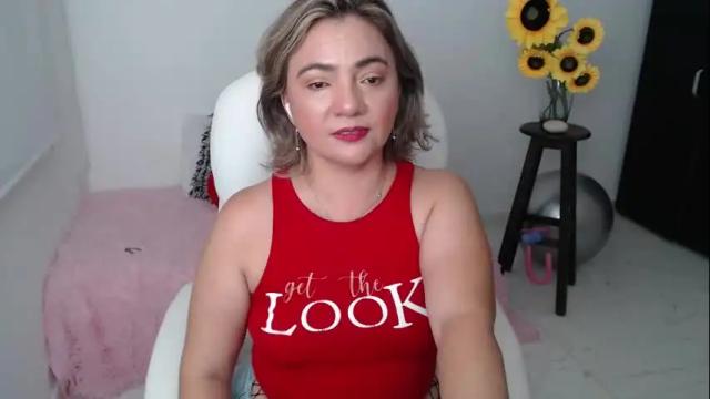 Image 10 of rebeca_milf Stream on Chaturbate on 10 days ago