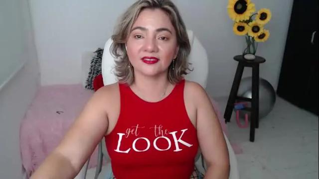 Image 11 of rebeca_milf Stream on Chaturbate on 10 days ago