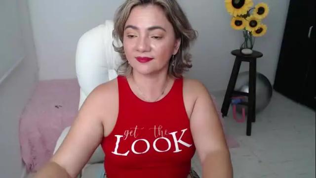 Image 4 of rebeca_milf Stream on Chaturbate on 10 days ago