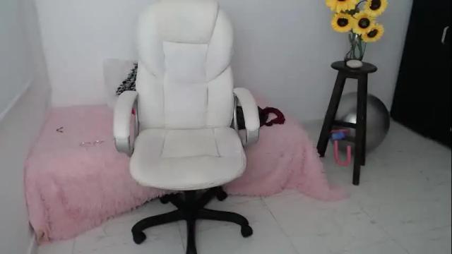 Image 8 of rebeca_milf Stream on Chaturbate on 9 days ago