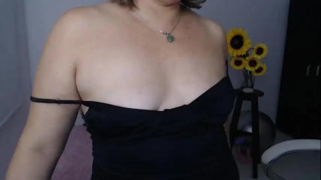 Image 4 of rebeca_milf Stream on Chaturbate on 5 days ago