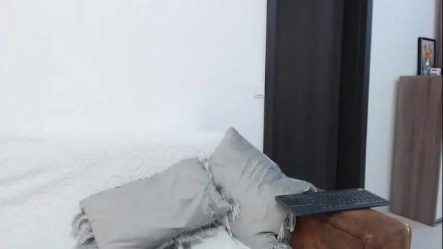 Image 6 of rebecamur Stream on Chaturbate on 3 months ago