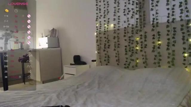 Image 6 of rebecca_aster Stream on Chaturbate on 14 months ago