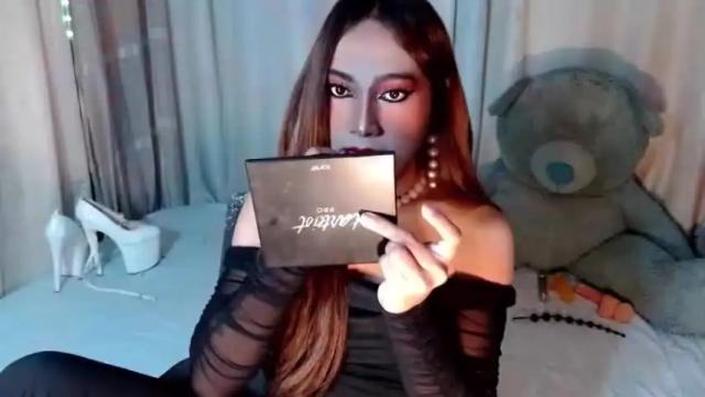Image 6 of rebecca_desire Stream on Chaturbate on 17 months ago