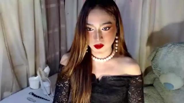 Image 2 of rebecca_desire Stream on Chaturbate on 8 months ago