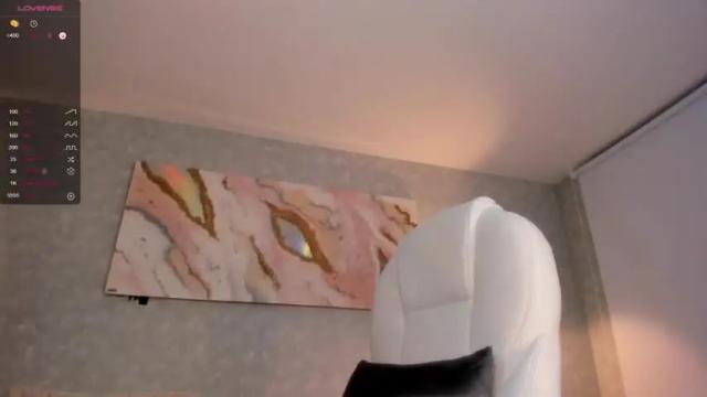 Image 3 of rebeccabaxter Stream on Chaturbate on 14 months ago