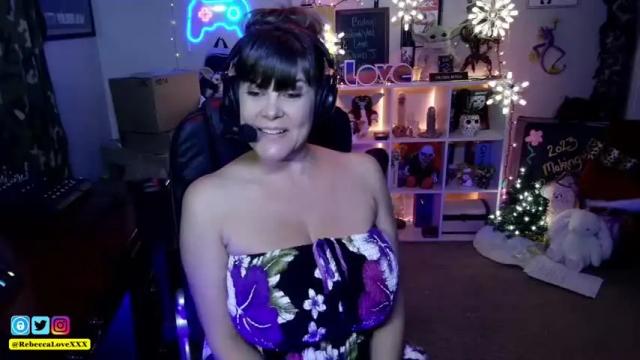 Image 10 of rebeccalovexxx Stream on Chaturbate on 15 months ago