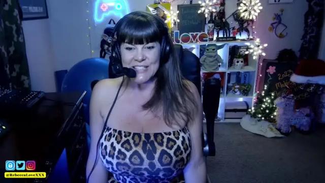 Image 11 of rebeccalovexxx Stream on Chaturbate on 13 months ago