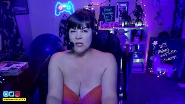 Image 3 of rebeccalovexxx Stream on Chaturbate on 12 months ago